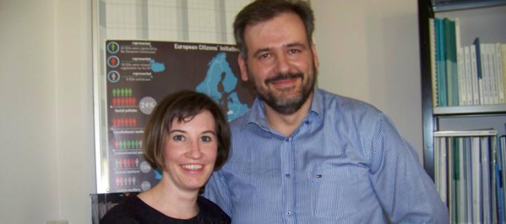 Elisa Bruno und Vassilis Perantzakis präsentieren die EBI App für Android