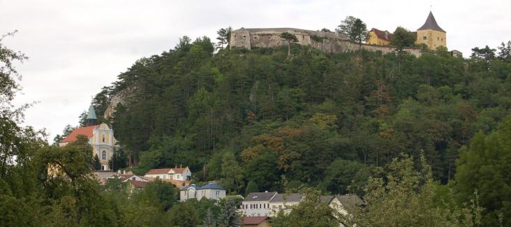 Pitten: Burg und Bergkirche (c) Wolfgang Glock