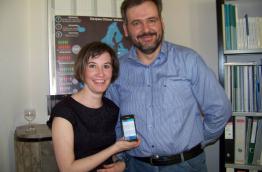 Elisa Bruno und Vassilis Perantzakis präsentieren die EBI App für Android